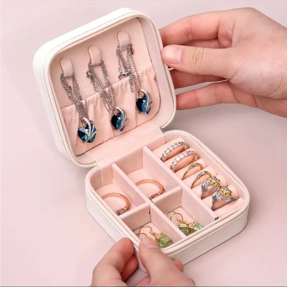 NWT Single Layer Black Jewelry Storage Box - Picture 3 of 6